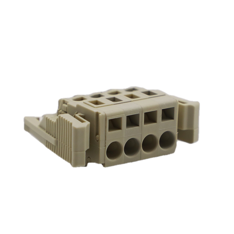 လျှပ်စစ်အကန့်ကို 5mm 4Pins Pluggable Terminal Block တပ်ဆင်ထားသည်။